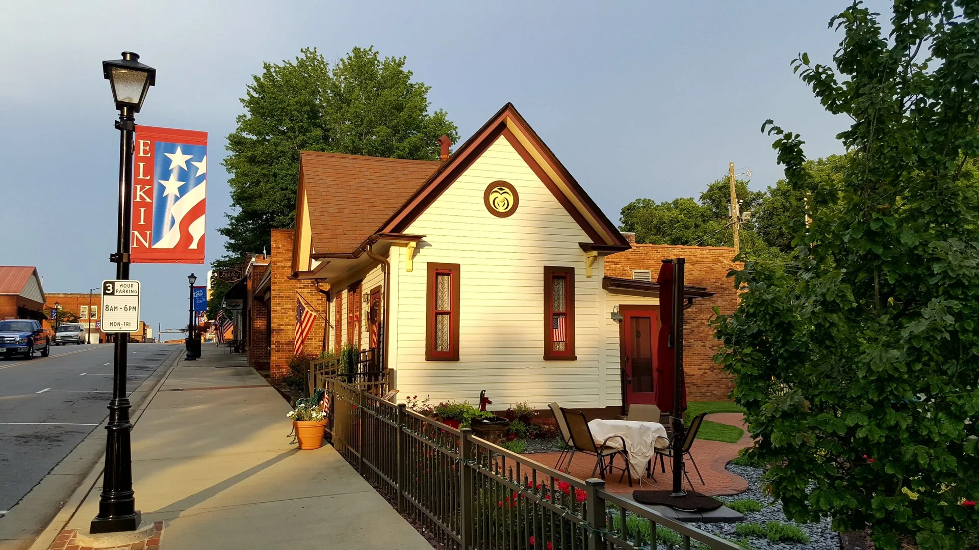 Downtown Elkin Lodging